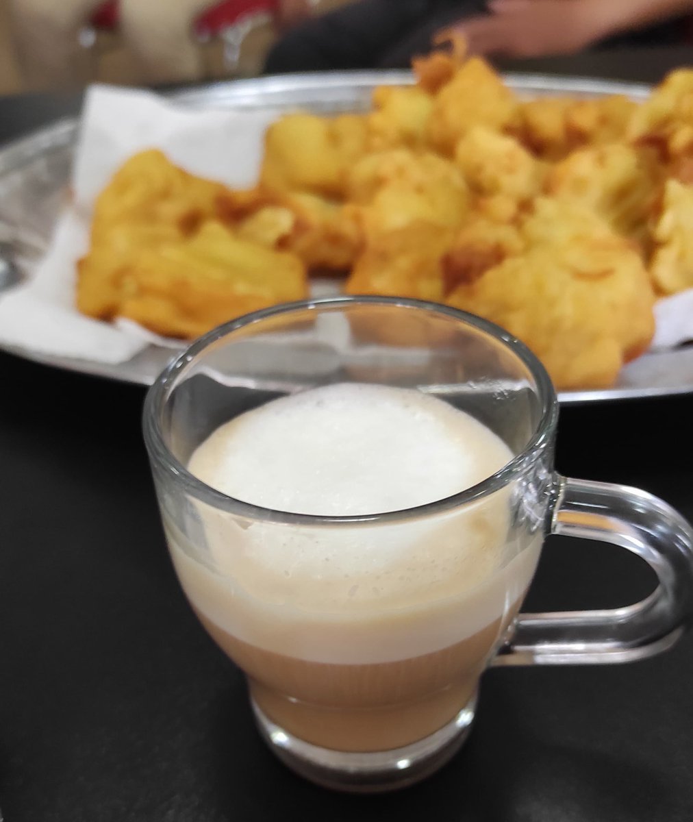 Ngebacha dan gorengan.
Lidahku raiso bedain mana bacha mana gude wkwkwk