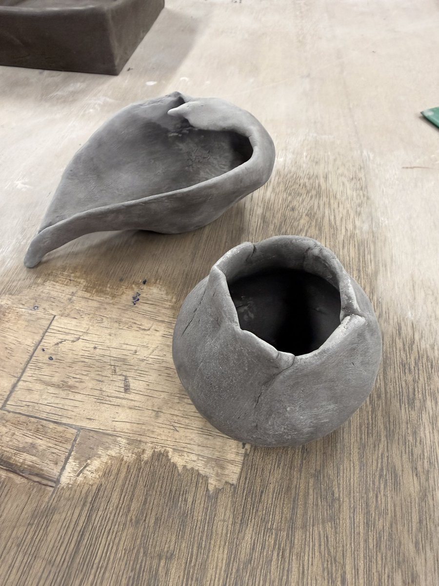 今日は陶芸教室でした。謎の物体つくりました。