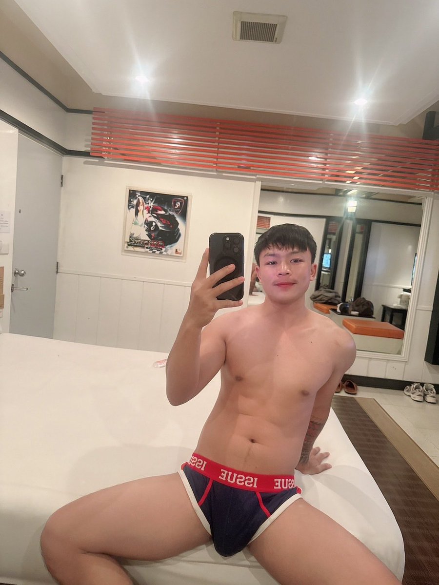 Jonathan tweet media