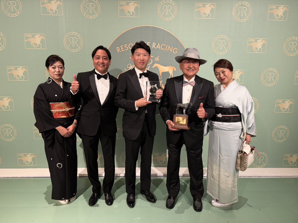 yahagistable's tweet image. エクリプス賞受賞式にて
「Older Dirt Male」
「Moment of the year」
フォーエバーヤングが選ばれました❗️🙌✨