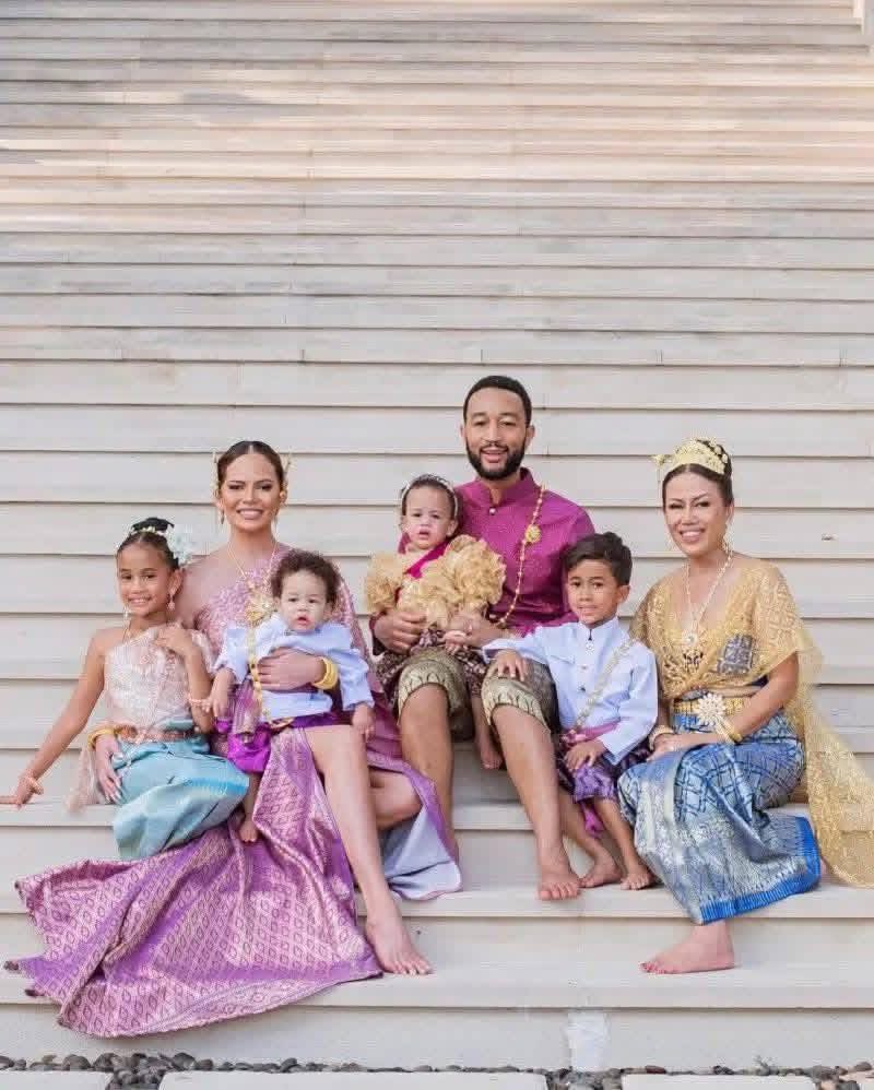 Chrissy Teigen and John Legend with their family in Chud Thai❤️❤️❤️🇹🇭🇹🇭🇹🇭