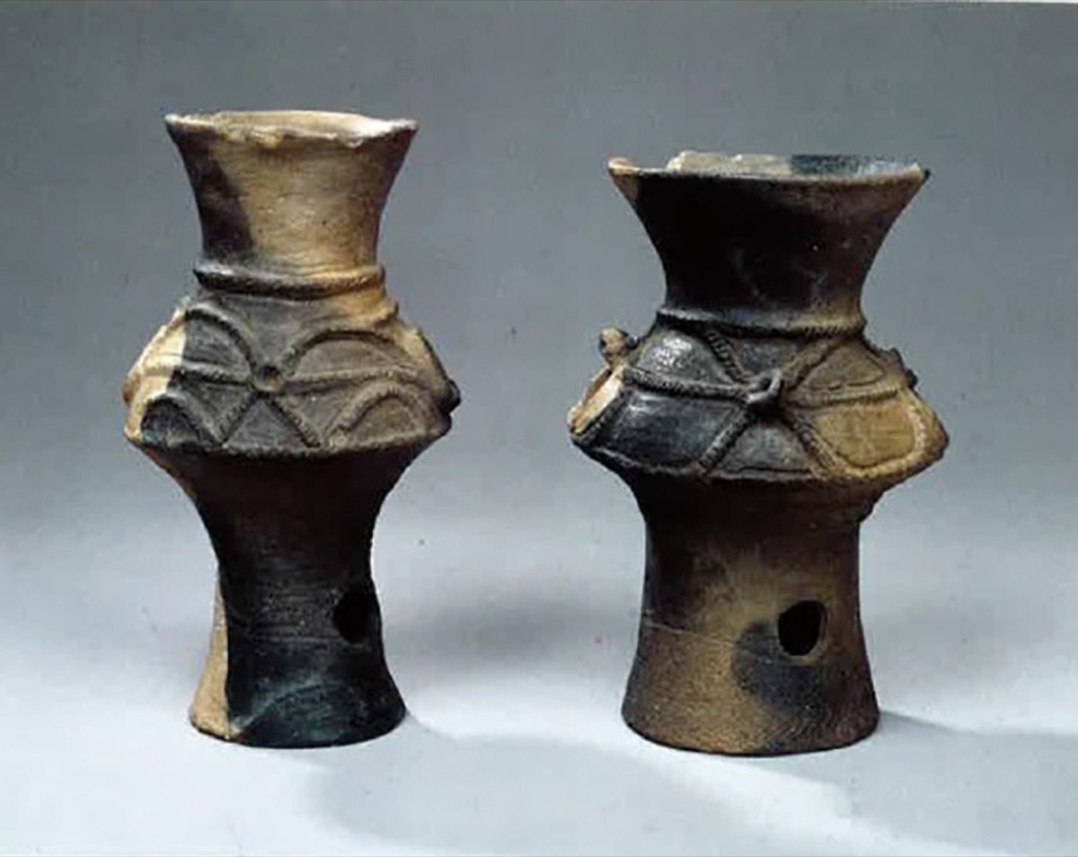 縄文後期
町田市鶴川遺跡Ｍ地点
＃町田デジタルミュージアム

加曽利B
異形台付土器　完形で並んで出土
プレ✨亀ヶ岡遮光器土偶

adeac.jp/machida-digita…