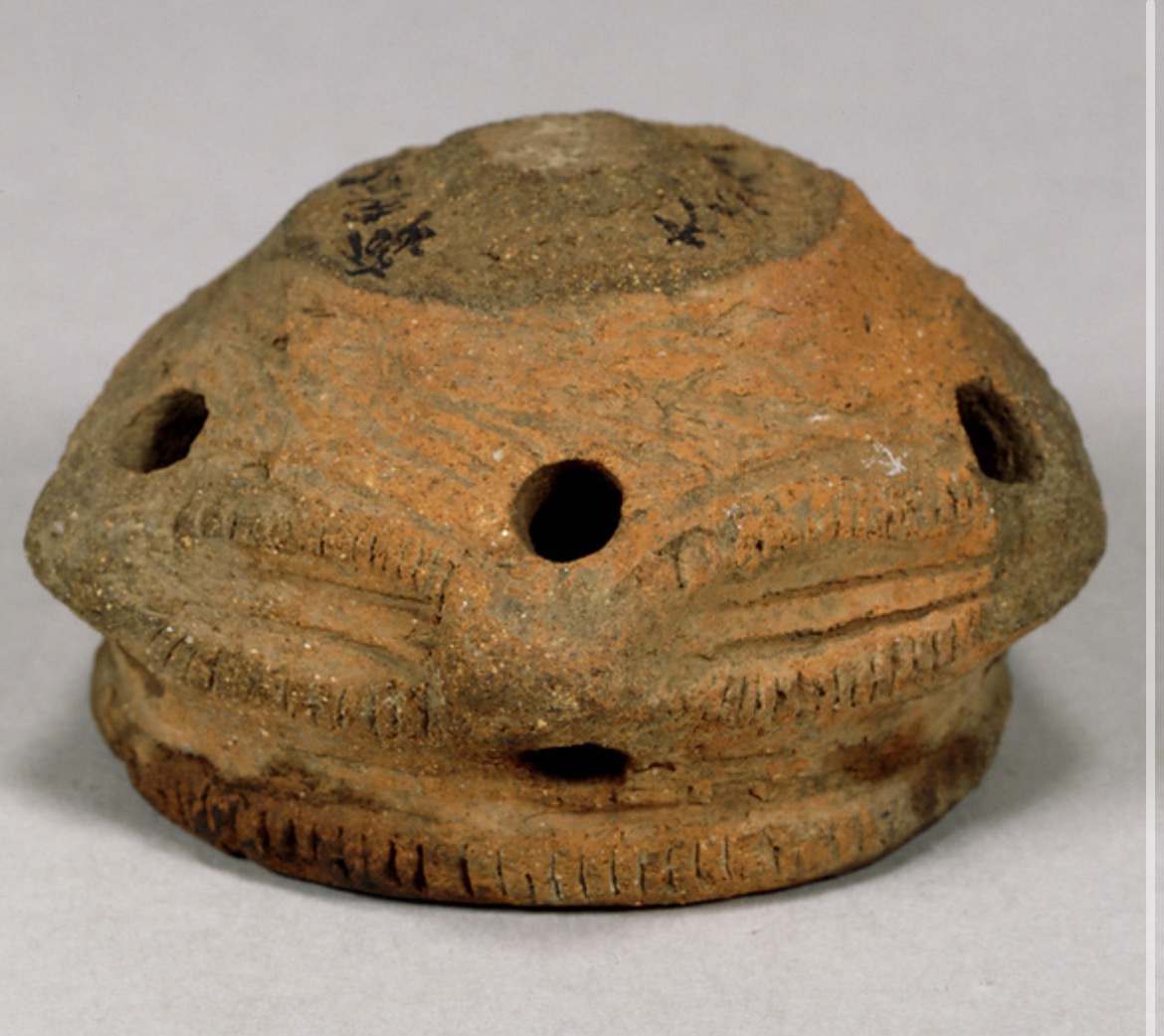 縄文後期
埼玉県さいたま市岩槻区 真福寺貝塚
#東京国立博物館 文化遺産オンラインライブラリ

加曽利B
異形台付土器
プレ✨亀ヶ岡遮光器土偶

bunka.nii.ac.jp/heritages/deta…