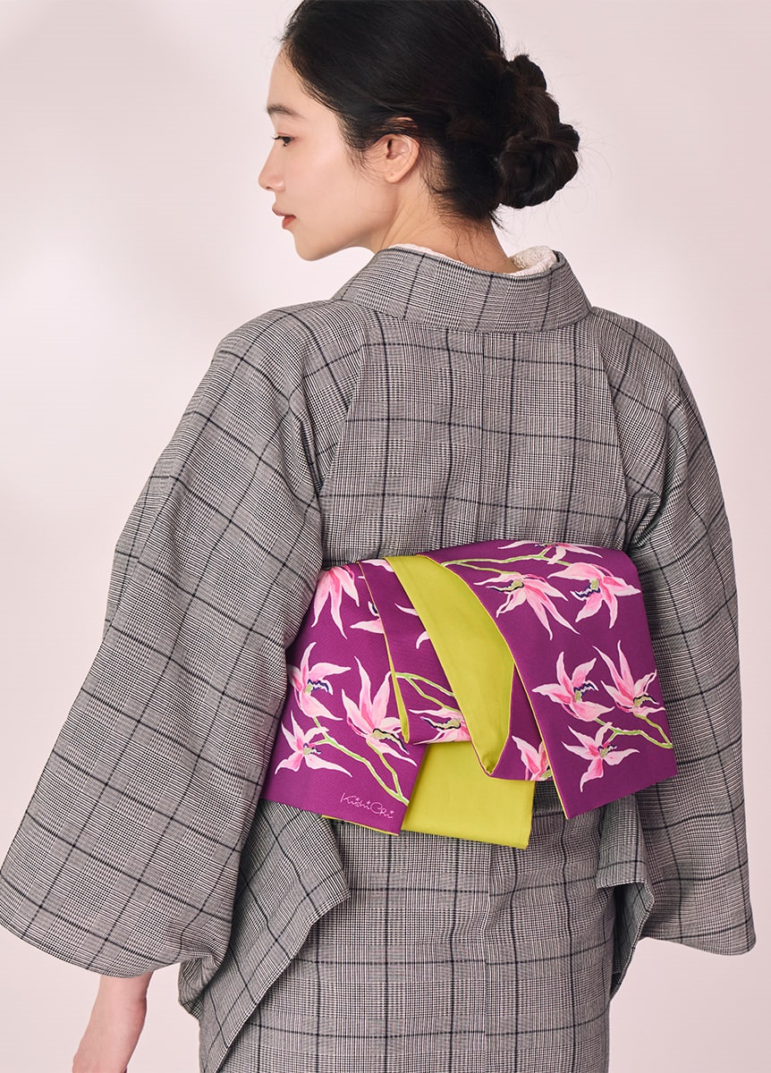 kimono_yamato's tweet photo. きものやまと×KiSHiCRi
半幅帯　らんらんらん
22,000円（税込）

誰に媚びることもなく、おすましして咲く蘭の花。
光を受けてやわらかに香る、その一瞬の気高さ。
そんな凛とした姿を帯にうつし、
纏う人の心を静かにときめかせてくれる帯です。

▽商品はこちら
https://t.co/D8QLA8vmI5 https://t.co/IquUlOxibL