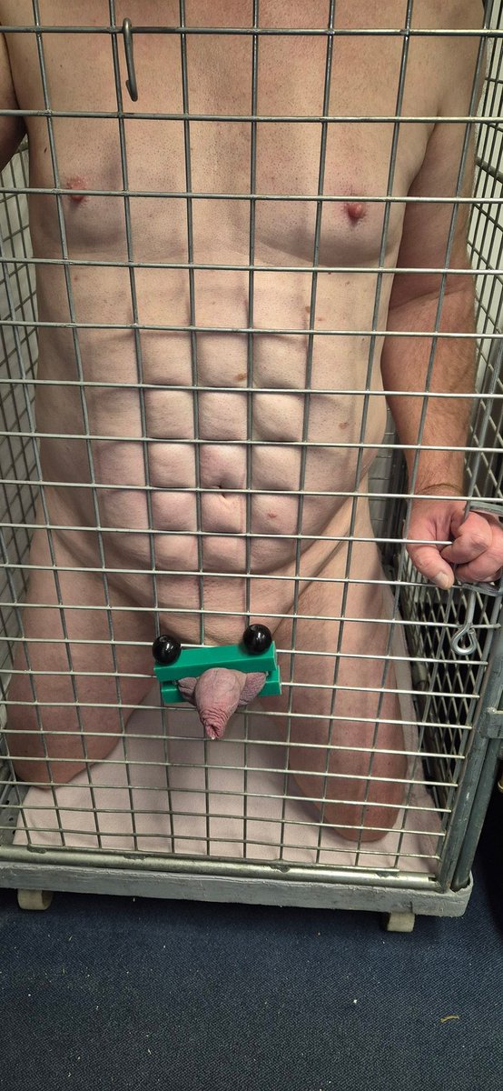 Dominatrix62543's tweet photo. Hey bitch are you willing to be cage 😈😈😈 https://t.co/W8Fd2MAxVo