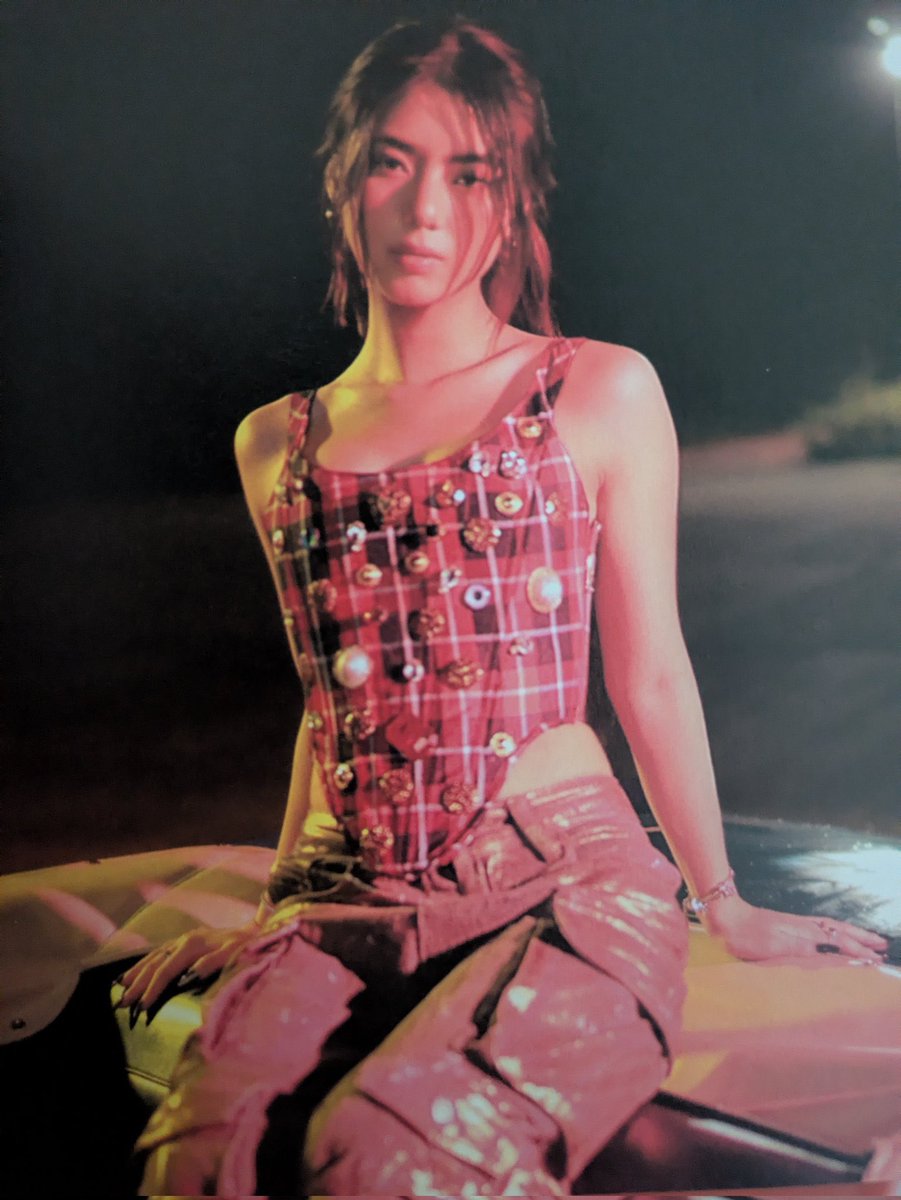 addinikha's tweet image. this messy, not-so-messy look by mikha lim 😩