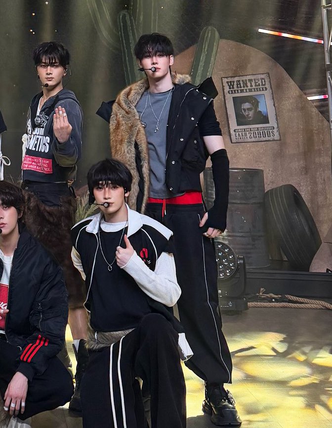 sunghoolius's tweet image. sunghoon is kind of like a superhero to me