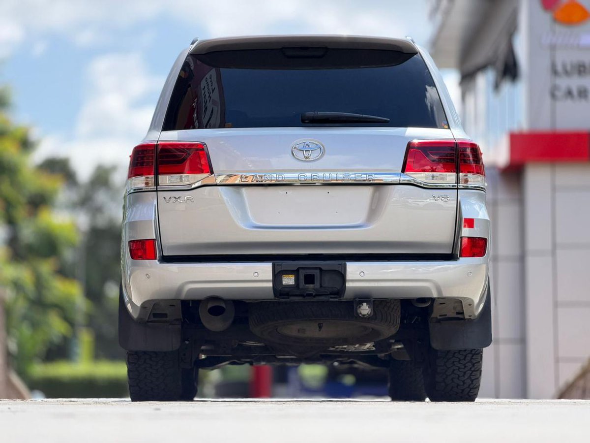 • 2018 Toyota Land Cruiser LC200 VX.R — VDJ200R 🇯🇵
• KSh13 Million 
• Fuel Tank: 138L
• Mileage: 56,781km
• Location: Nairobi 🇰🇪 
• +254733665551 (WhatsApp)
• michael@beyondtarmac.co.ke

• 4500cc V8 Twin-Turbodiesel — 1VD-FTV
• 268hp @ 3400 rpm
• 650Nm @ 1600-2800 rpm