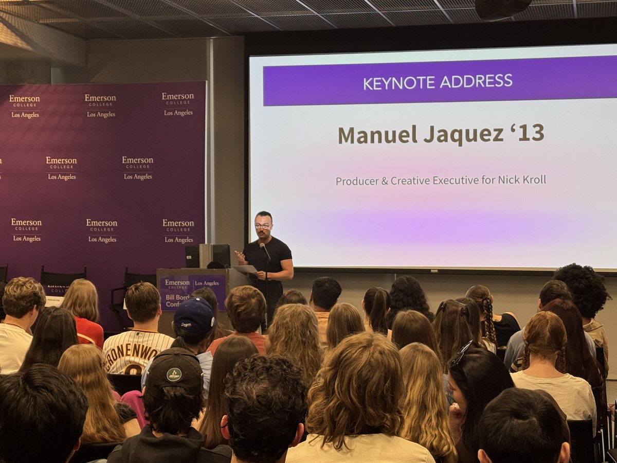 EmersonLAcenter's tweet photo. Many thanks to the @EmersonAlumni who shared advice on making the semester successful during orientation this week! https://t.co/zTQUOpuJcP