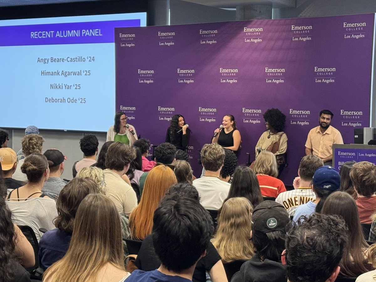 EmersonLAcenter's tweet photo. Many thanks to the @EmersonAlumni who shared advice on making the semester successful during orientation this week! https://t.co/zTQUOpuJcP