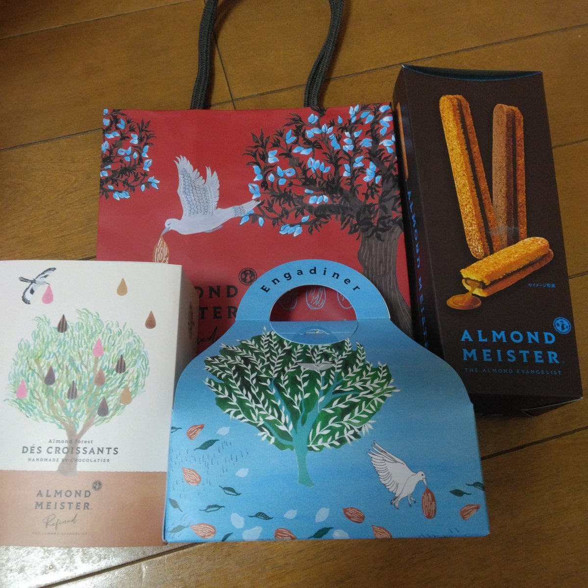 sun_flower0706's tweet photo. 大丸神戸店のバレンタイン2026戦利品。来週は梅田へ!
一目惚れ購入のアーモンドマイスターリファインド。パッケージと紙袋可愛い✨
平日なのに館内はすごい人でした
#アーモンドマイスター
#THEBAKE
#ジャンミッシェル・モルトロー
#ナカムラチョコレート
#GerateriaMonction
#バレンタイン2026 https://t.co/8rUdpkMxpo