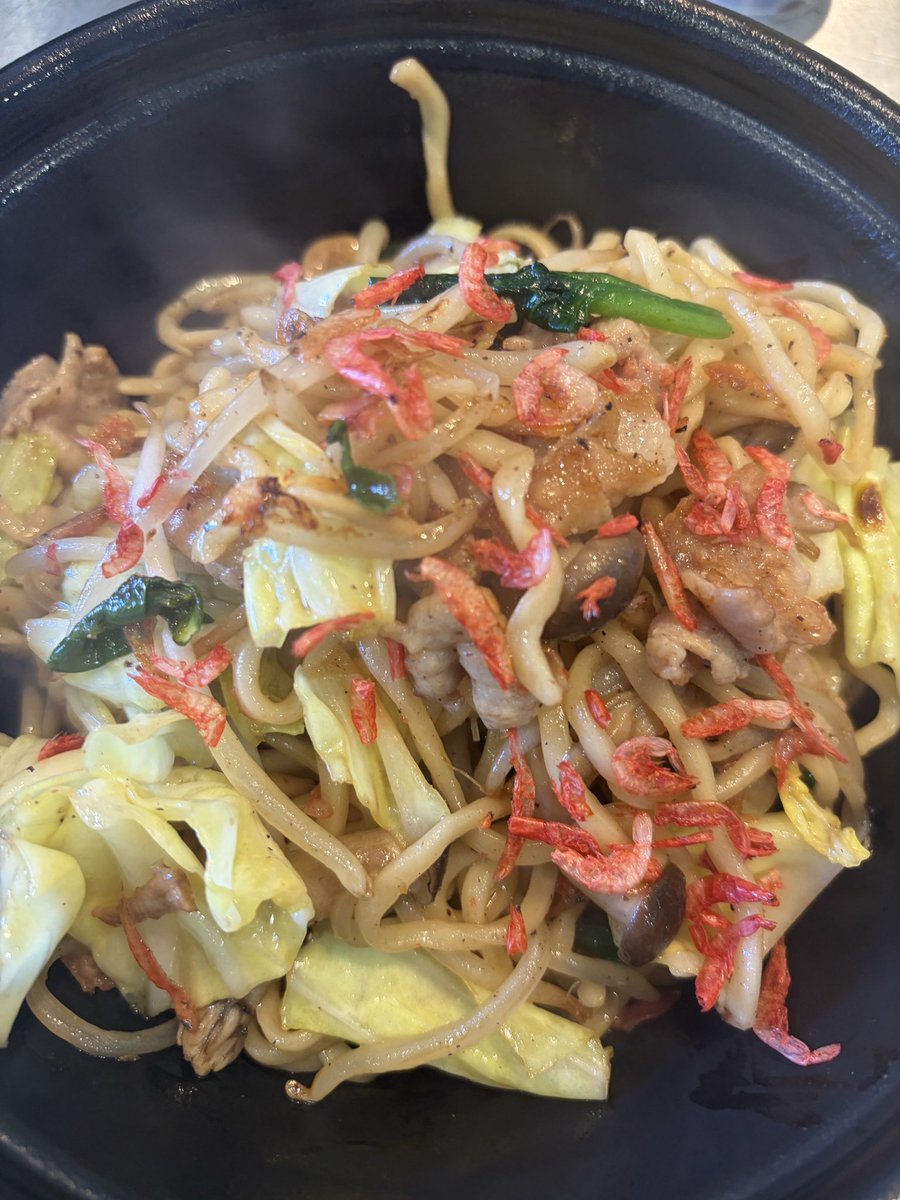 mapo_stand's tweet photo. アグー豚と桜えびの塩焼きそば
たっぷりの桜えびが旨みと香ばしい香りを出してくれています
アグー豚の上品な脂と塩焼きそばの相性抜群!
ソースでも醤油でもなく、コレは塩!!!
#mapostand
#桜えびの塩焼きそば
#お惣菜の店
#テイクアウト専門店
#注文されてから作るスタイル https://t.co/seoinZOBoJ