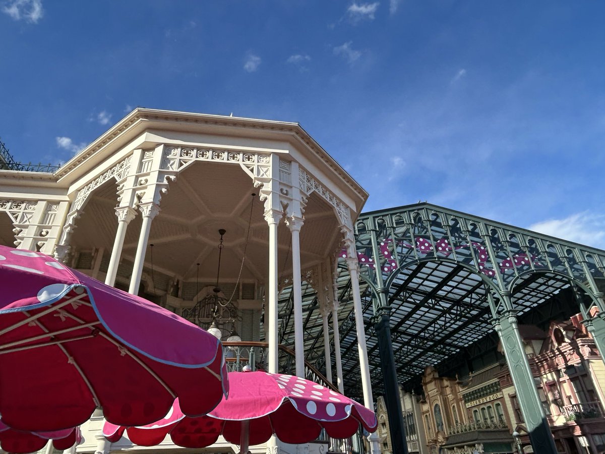 ピンクの装飾にブルーの風船がかわいかった！ ベイマックスの風船も