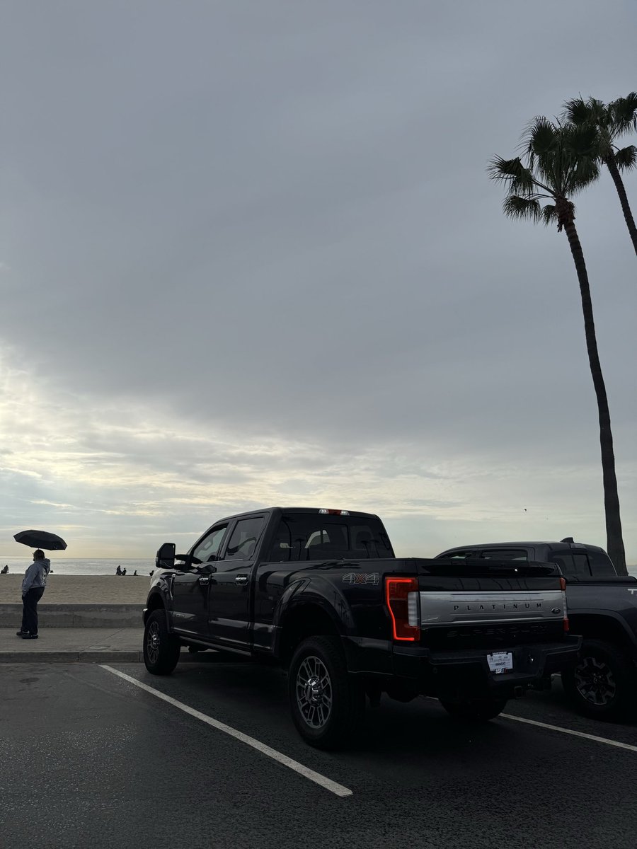 fcmatt_'s tweet photo. bought my dream truck #platimatty https://t.co/7l0yQkX2NU