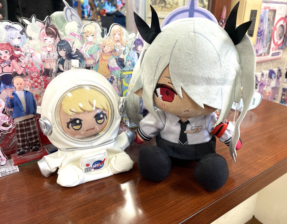 小口さん(@Bonzin_189 )とイオリぬいにご来店していただきました
ブルアカのこと教えていただいてありがとうございました❗️
今年もよろしくお願いいたします☺️ 