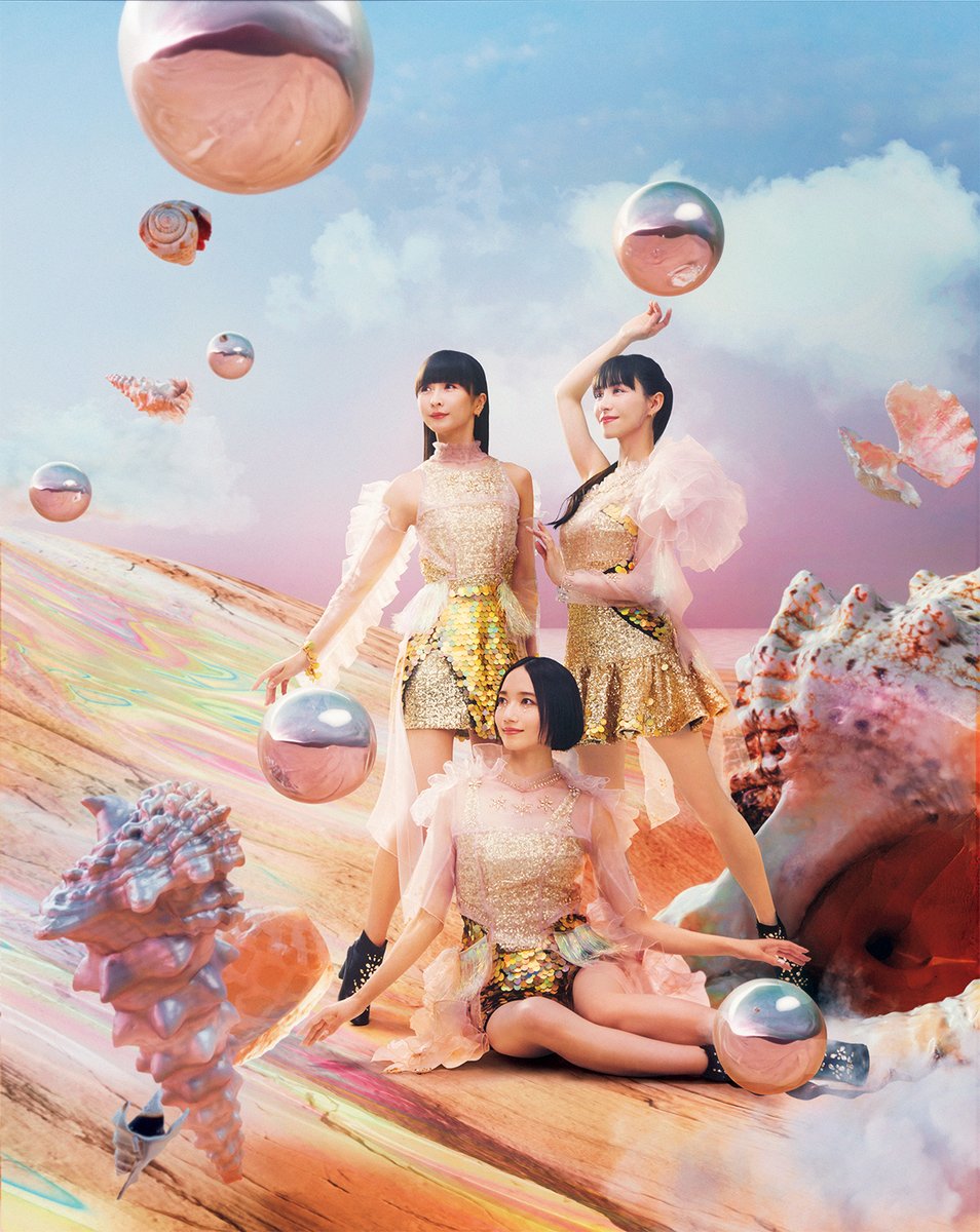 Perfume 『装苑』表紙に登場❗️
過去最多16ページの衣装特集を掲載

あ～ちゃん、かしゆか、のっちの
ファンタジックなスペシャルビジュアルに
未来の展望について語るインタビューも
oricon.co.jp/news/2432201/f…

#prfm