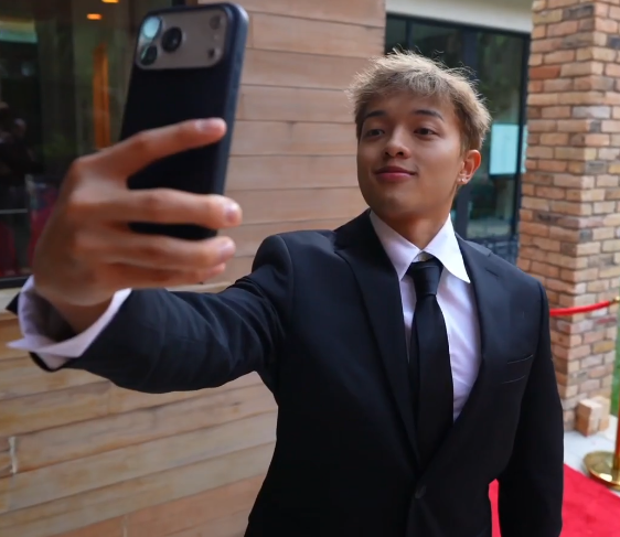 Quickcx's tweet image. all this for 

"ngl chat i gotta hit the gym before it closes"