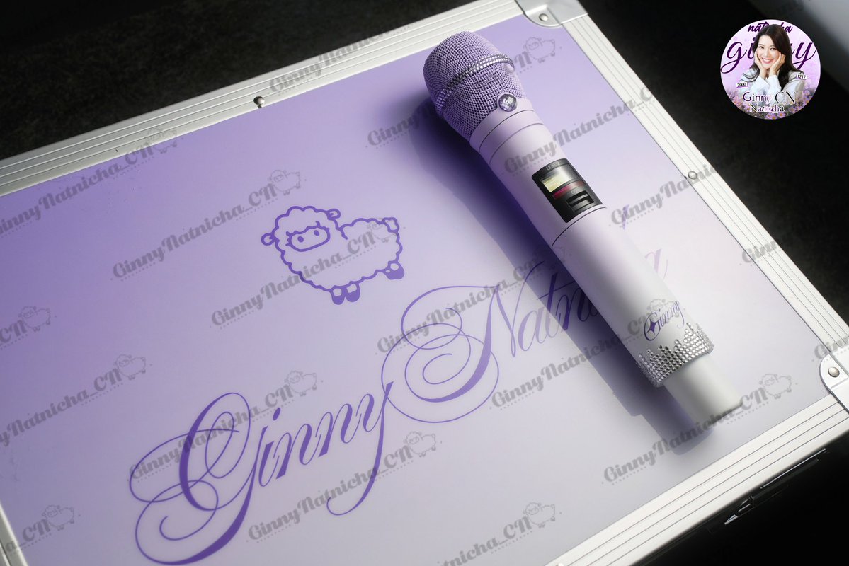 GinnyNatnichaCN's tweet image. Here comes the real picture of the microphone!🎤

Customize unique love exclusively for Ginny🦙💜

We want to say that no matter what career direction you choose in the future, we will fully support you.😊

Love from Paca, China🇨🇳

@ginnynatnicha 
#ginnynatnicha