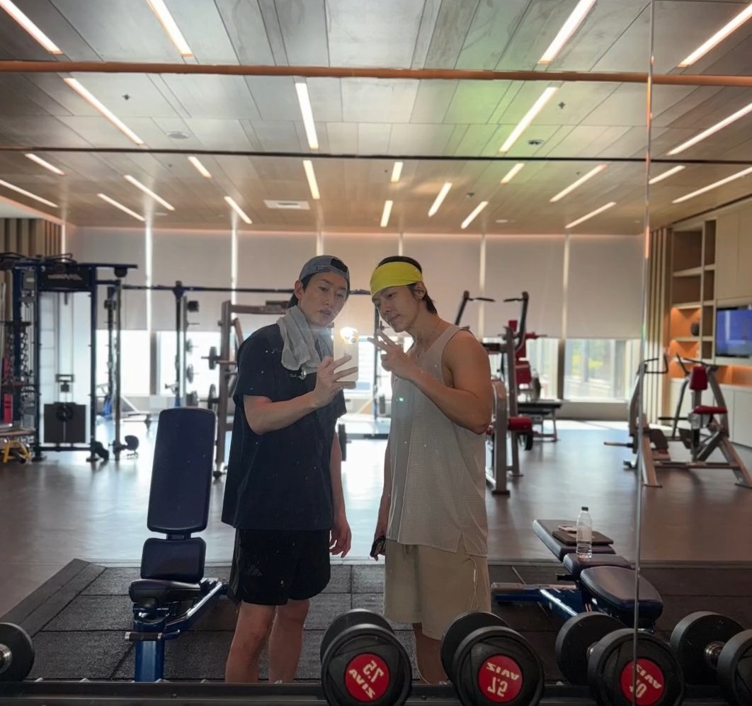 TheLees_HyukHae's tweet image. Waahh parents work out together!!!!!!! 😭😭😭😭😭😭