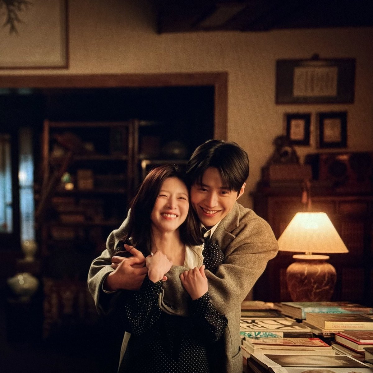 midseonnmar's tweet image. As they grew closer, the synergy on set became even stronger.
Go Younjung said, “I think we had a lot of ad-libs. In the scene where they talk about going to see the aurora, Hojin just says, ‘Okay, let’s go together,’ and it felt too easy to accept, so I said I’d try harder and…