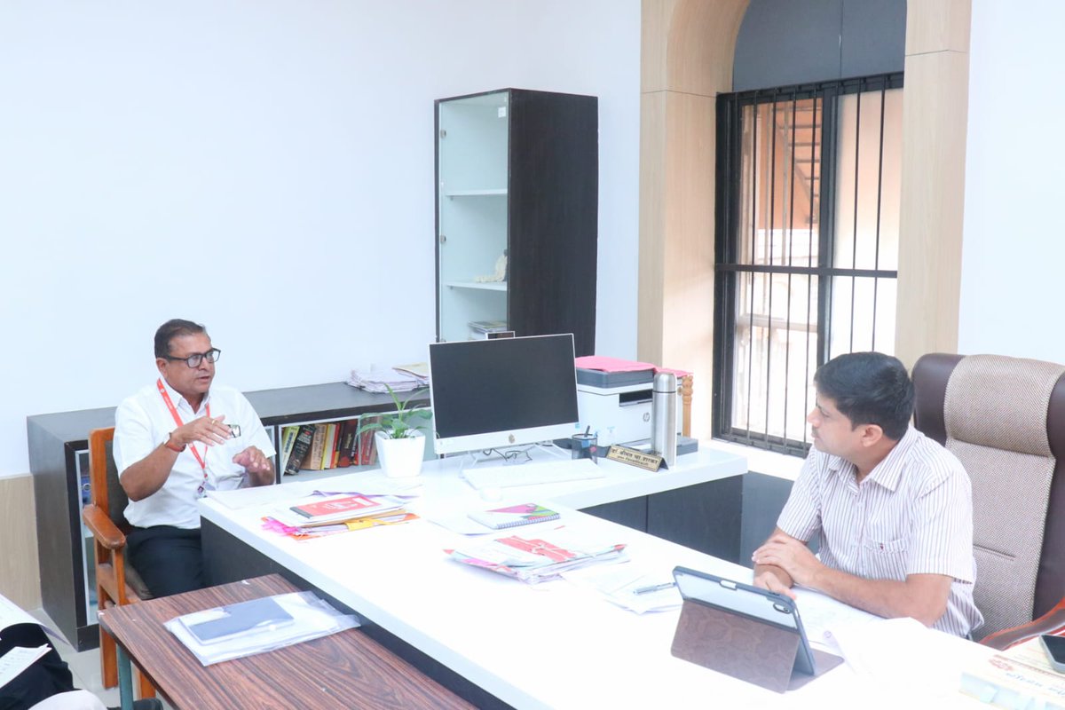 दि. 22 जानेवारी, 2026
📍 जिल्हाधिकारी कार्यालय, जळगाव
🩺 सार्वजनिक आरोग्य सक्षमीकरण व कुष्ठरोग निर्मूलनाच्या उद्देशाने अपर जिल्हाधिकारी यांच्या मार्गदर्शनाखाली “स्पर्श” व “कुसुम (कुष्ठरोग मुक्त महाराष्ट्र) अभियान २०२५-२६” अंतर्गत जिल्हा समन्वय समितीची आढावा बैठक संपन्न झाली.