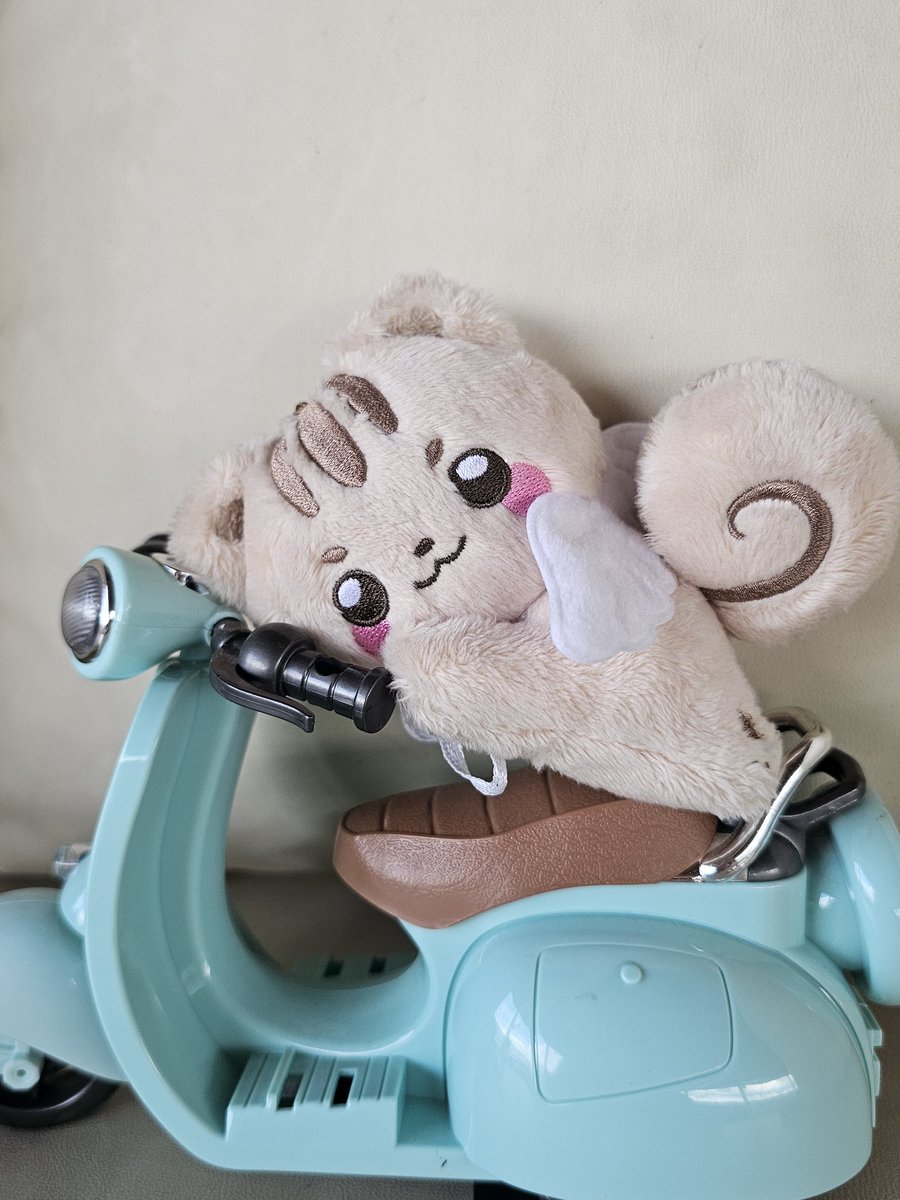 yansieee's tweet image. yung ramzzi naten marunong na mag motor 🛵