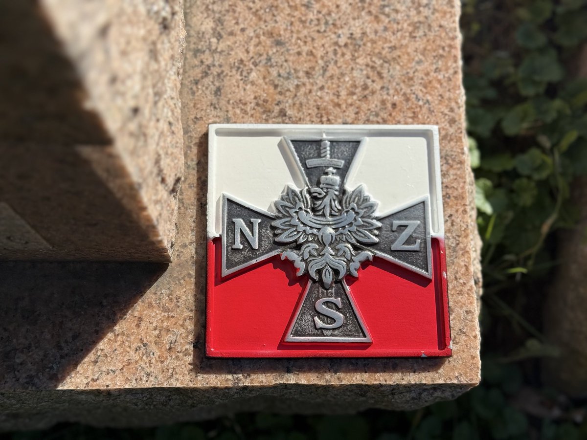 Spoczywa w Buffalo, NJ. Upamiętniliśmy grób kapelana w 2024. 

NSZ wieczna chwała!