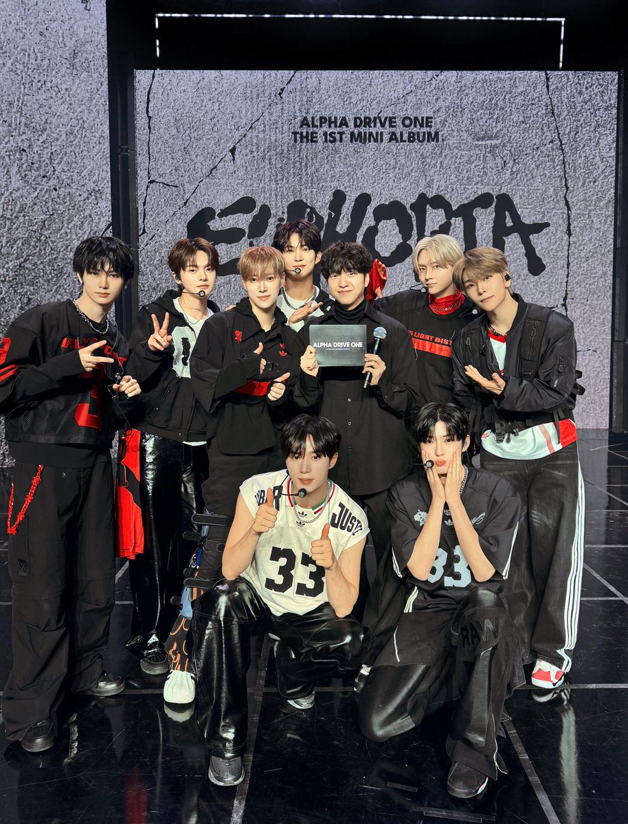 YJP_official's tweet image. ⭐️알파드라이브원⭐️
두번째 1위, 뮤뱅1위 넘 축하합니데이비드🎉

#ALPHADRIVEONE #ALD1 
#알파드라이브원 
#EUPHORIA #ALPHADRIVEONE_EUPHORIA 
#FREAK_ALARM #MC재필