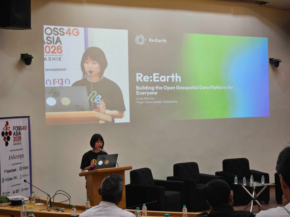 ReEarth_Eukarya's tweet photo. 🚀 FOSS4G Asia Conference Day 1!
We gave a keynote introducing Re:Earth, and also presented Re:Earth Flow and our next-generation map engine, Navara.
Our booth has been very active as well 🙌
We would be happy to see you there!
#foss4g #foss4gasia https://t.co/62FH3HvmyK