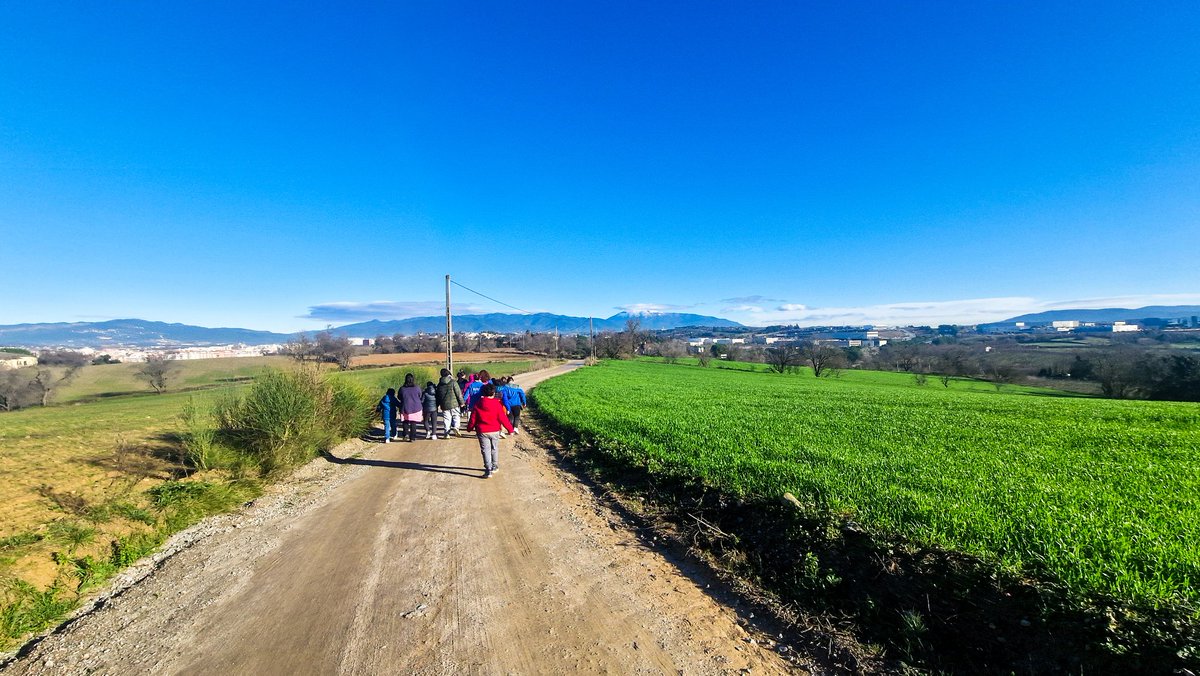 ceemmontero's tweet photo. Avui solete... Després de molts dies, gaudint de l'entorn de l'escola, bon divendres famílies 
#SomEscola❤️
@granollers @educaciocat https://t.co/3LUWh6zbkt