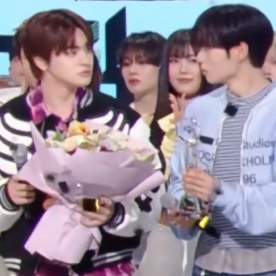 ITBOYLEO's tweet image. #confused