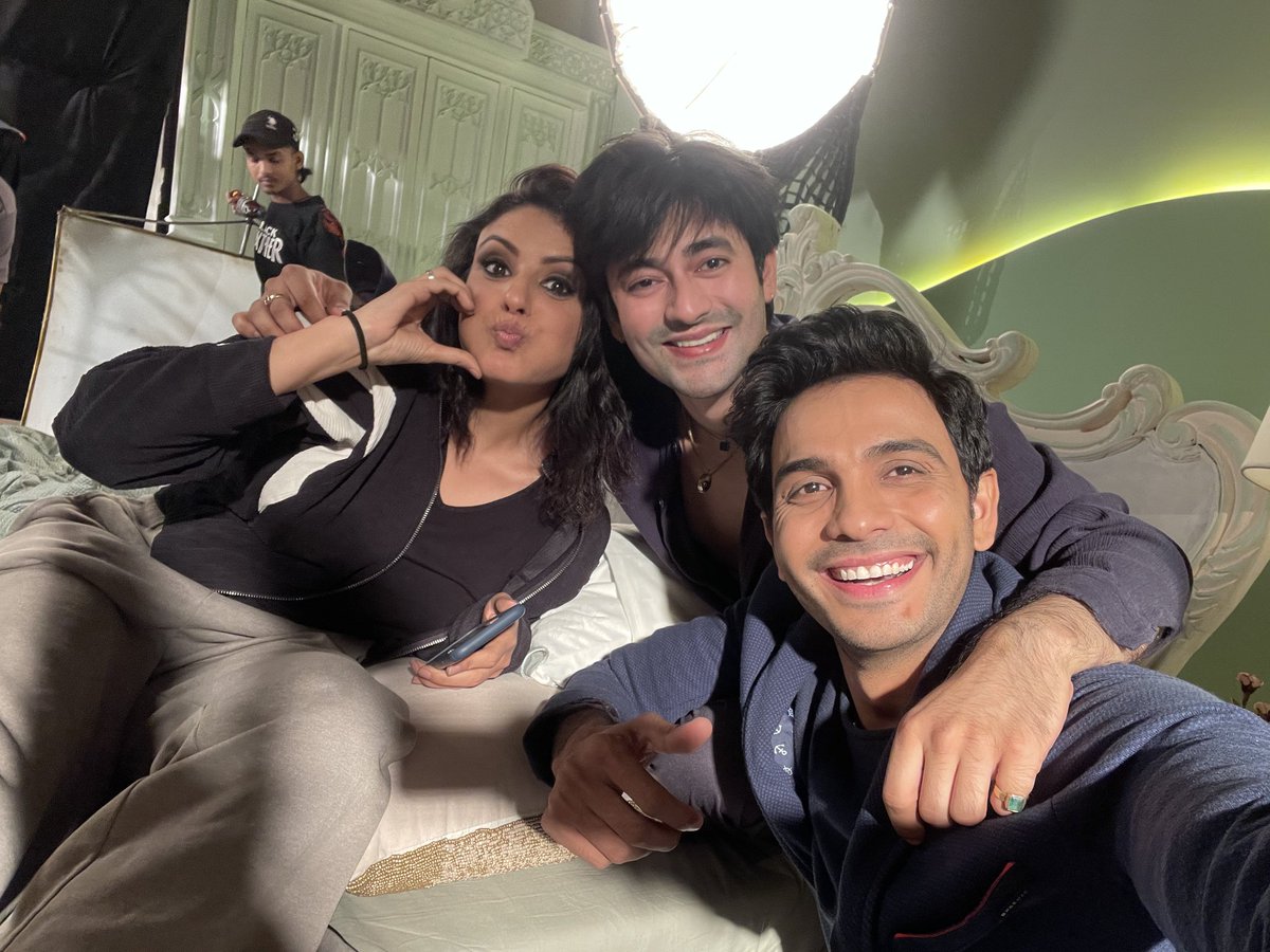 NielSatpuda's tweet photo. Team #binddi 
Thank you for your love and support #colorstv #jiohotstar https://t.co/XfXtV0dlrB
