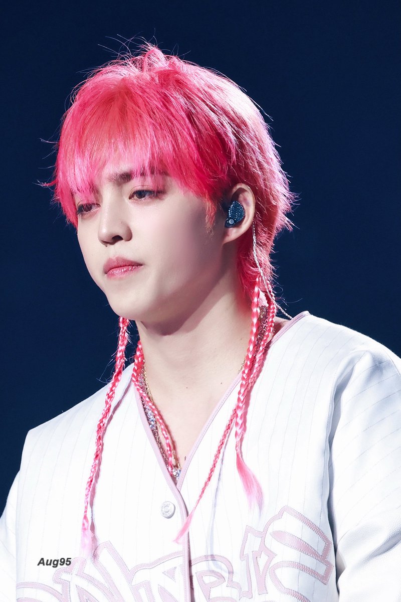 19950808_aug's tweet image. 260123 CxM [DOUBLE UP] LIVE PARTY in INCHEON

핑크색 진짜 잘 어울린다..ㅠ

#세븐틴 #SEVENTEEN #최승철 #승철 #에스쿱스

@pledis_17