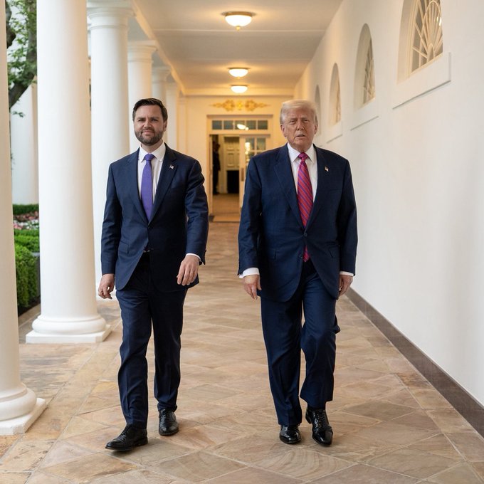 TRUMP_ARMY_'s tweet image. Drop a ❤️, if you love this Duo!