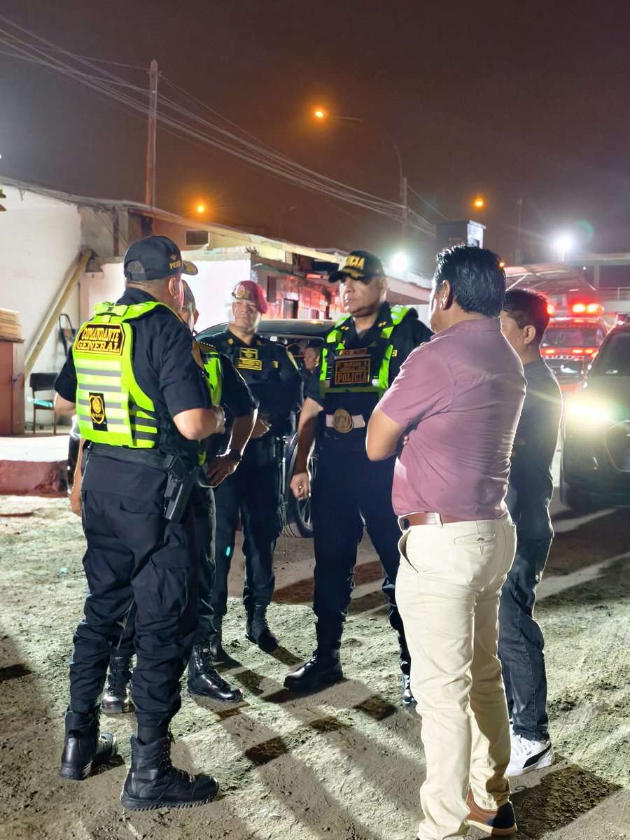 El jefe de la Región Policíal lima centro,  con el alto mando de la PNP realizan las estrategias de seguridad  con la empresa de Transportes Santa Catalina, para un mejor servicio a la ciudadanía. #pnp #estadodeemergencia  #seguridad