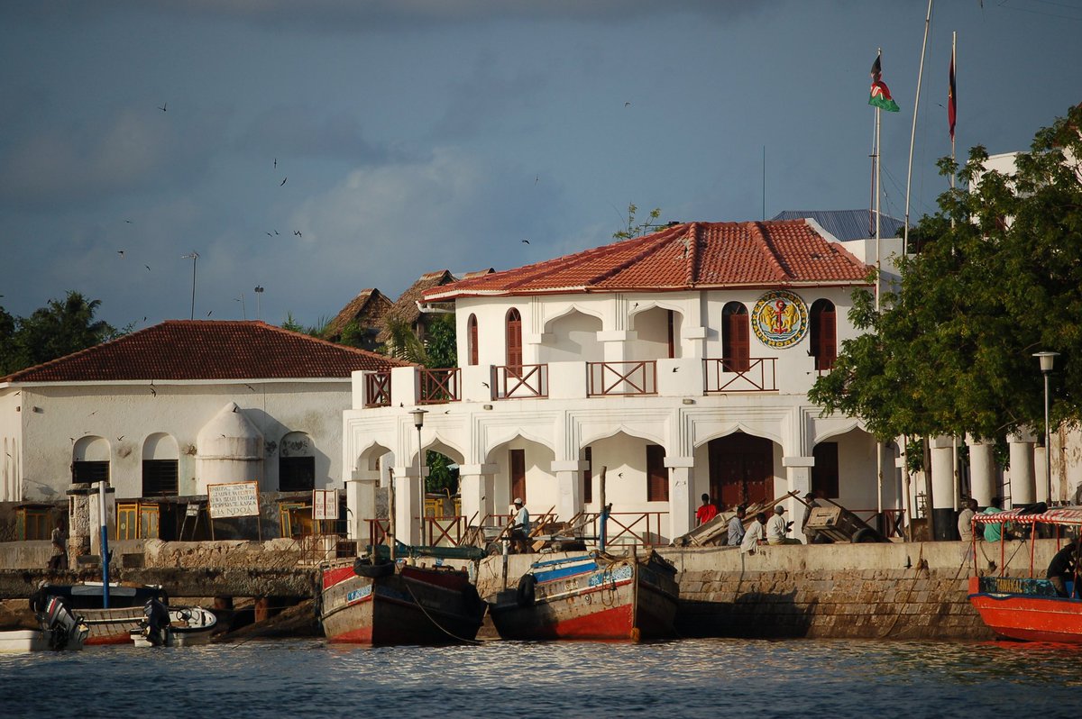 MAGAN0_0's tweet photo. @theaqking @supremeace2000 This is Swahili architecture... just because they have resemblance doesnt mean they are the same https://t.co/1ZbcVQe1Lt