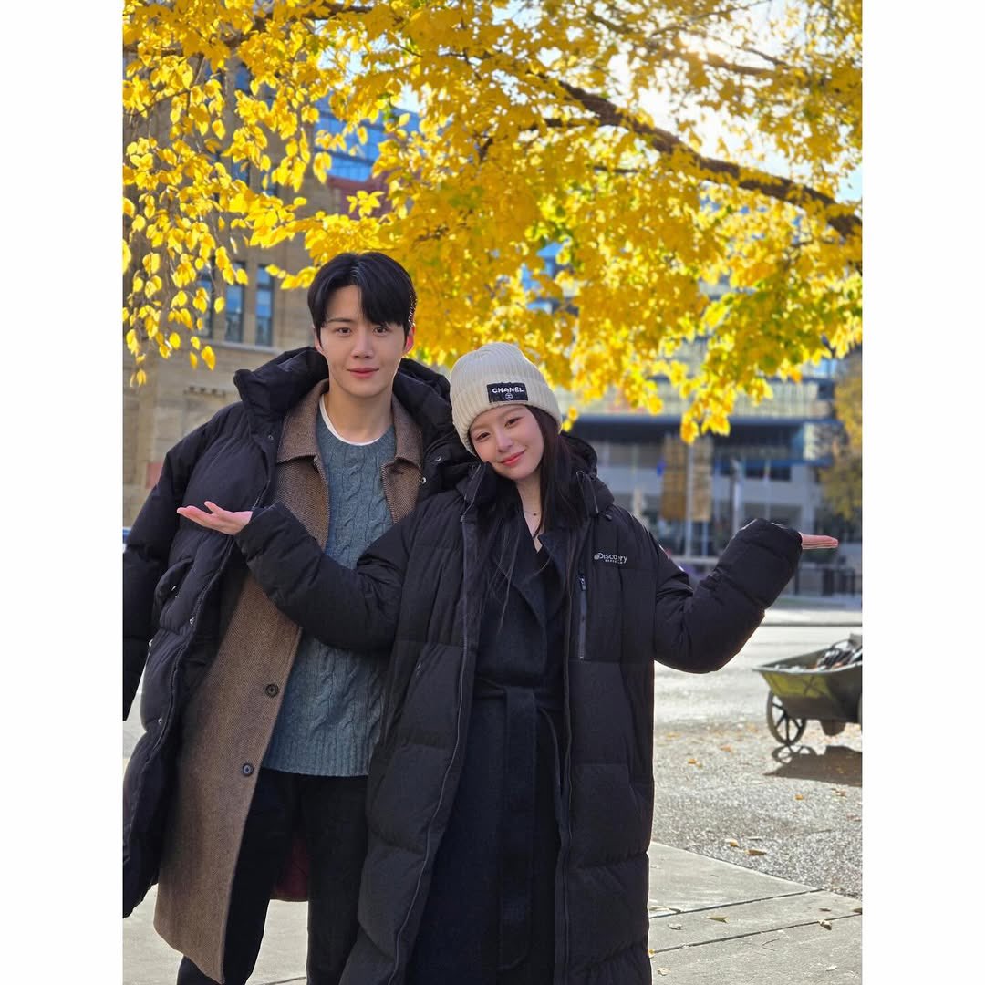 seon__holic's tweet image. 2026.01.23
Actor Kim Seonho instagram post with Younjung😍

“🍀🍀🍀🍀🍀🍀🍀😁”

Finally, Seonho knows how to post on Instagram without getting cropped 😭🫶🏻

🔗 instagram.com/p/DT2YUziFBEN/

#CanThisLoveBeTranslated #이사랑통역되나요 #KimSeonho #김선호