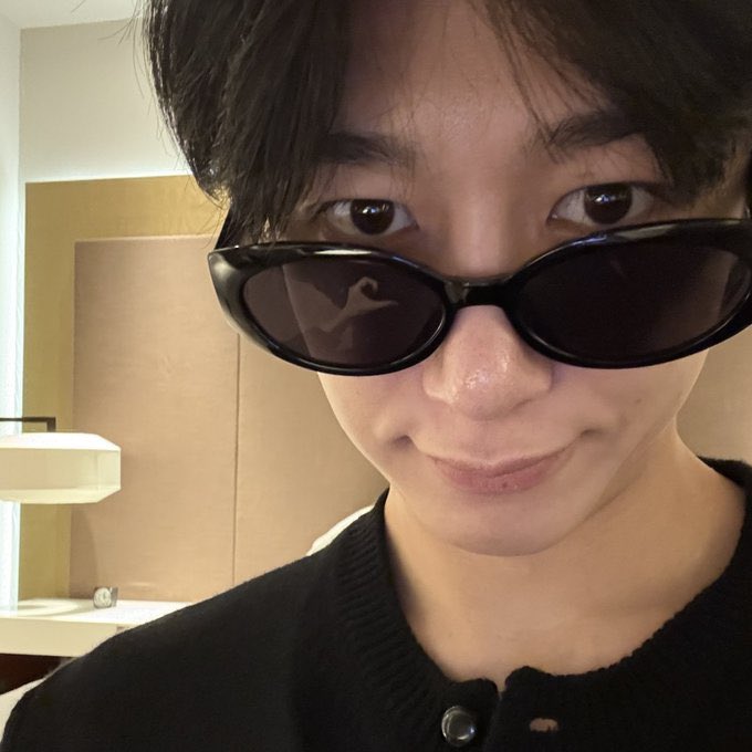 wonnieology's tweet photo. the secret hearts in his photos im gonna cry 💔 he’s so adorable i love him so much 💔💔💔 https://t.co/L08EcjVLDy