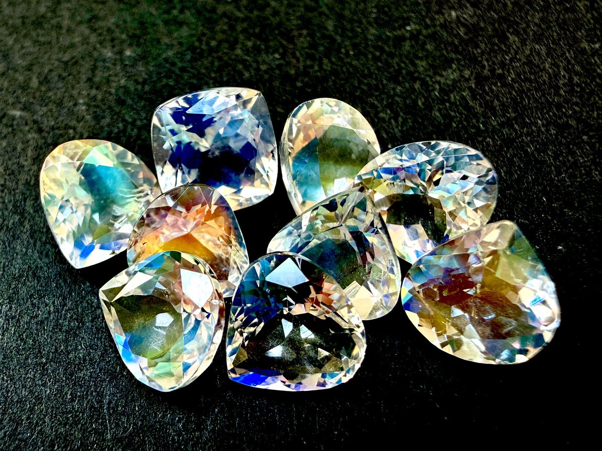 【出展記念プレゼント🎁】

1月30日（金）〜2月1日（日）は
銀座ミネラルマルシェに出展します！

出展を記念して「アンデシンラブラドライト」を1名様にプレゼント！

【応募方法】
①フォロワーになる
②このポストをリポスト&amp;いいね

2月1日締切。
翌日当選者にDMします！