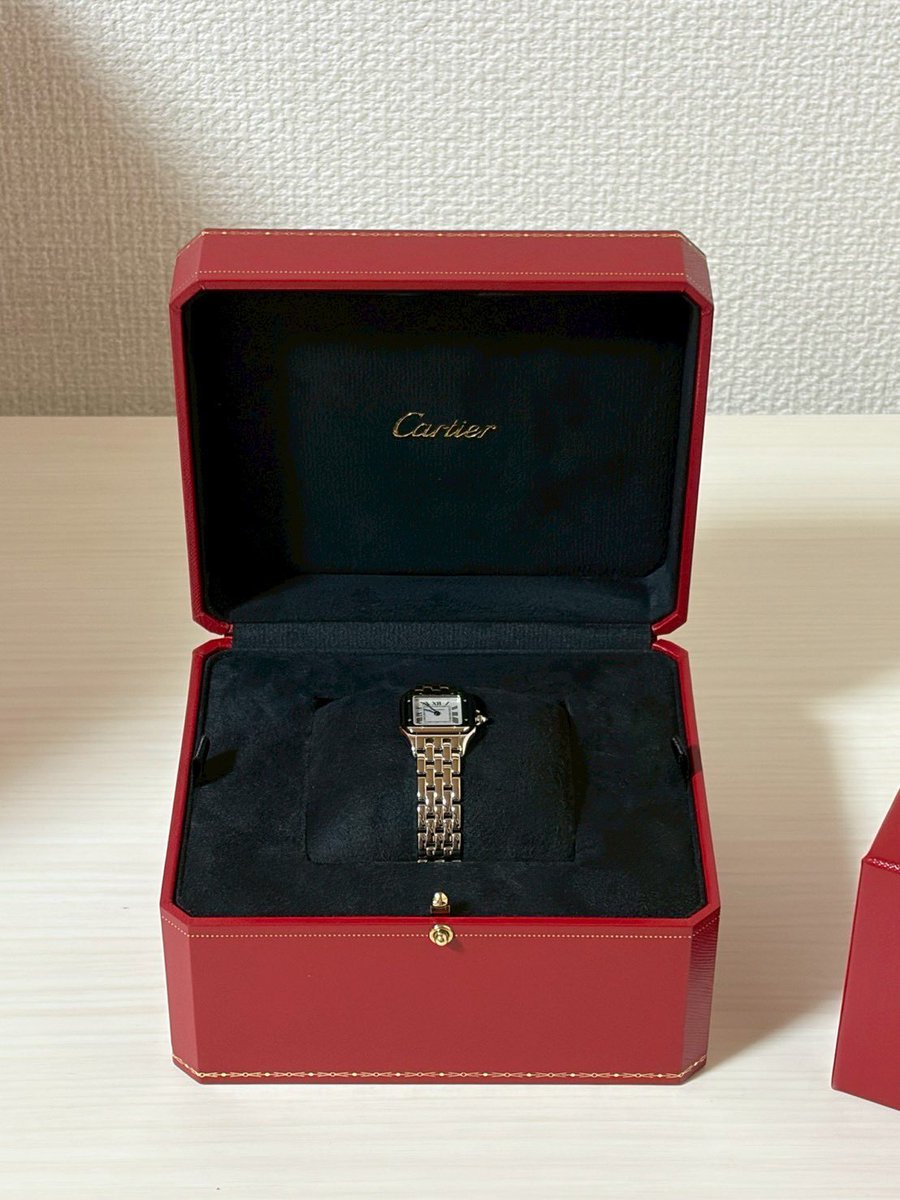 BulmaMoney's tweet photo. 大好きな旦那様からプレゼントでまさかのCartierのパンテール🐅♥️

サプライズで憧れの時計は嬉しすぎる。
開封するまで本当に何をくれるのか検討もつかず、、ティエだと判明した瞬間叫んだ

旦那様ありがとう～！！幸せだ～！
お手紙も初めてもらえて幸せすぎて涙❣️ https://t.co/siehxwILHq