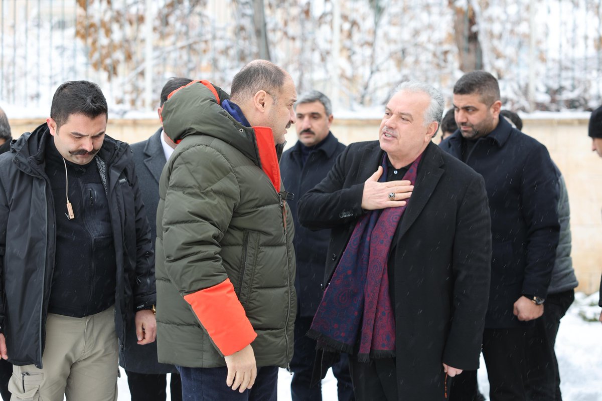 Cumanın Bereketiyle Bir Aradayız!

Şanlıurfa Büyükşehir Belediye Başkanımız Mehmet Kasım Gülpınar, Hacı Ahmet Kaysı Camii’nde kılınan cuma namazı sonrası kıymetli hemşehrilerimizle bir araya geldi.

Cuma’nın bereketini ve güzelliğini paylaşarak, vatandaşlarımızla sohbet ettik,