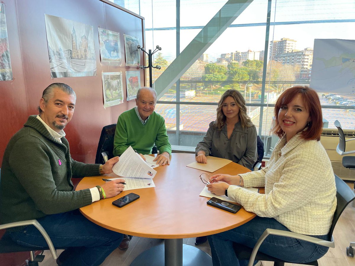 🐶🐱 Esta mañana hemos firmado un convenio con la Sociedad Canina de Castilla-La Mancha para acoger la Exposición Nacional e Internacional Canina y la Exposición Internacional Felina.
.
📅 21 y 22 de marzo de 2026
📍 Recinto #TalaveraFerial
.
.
#expocanina #expofelina #talavera