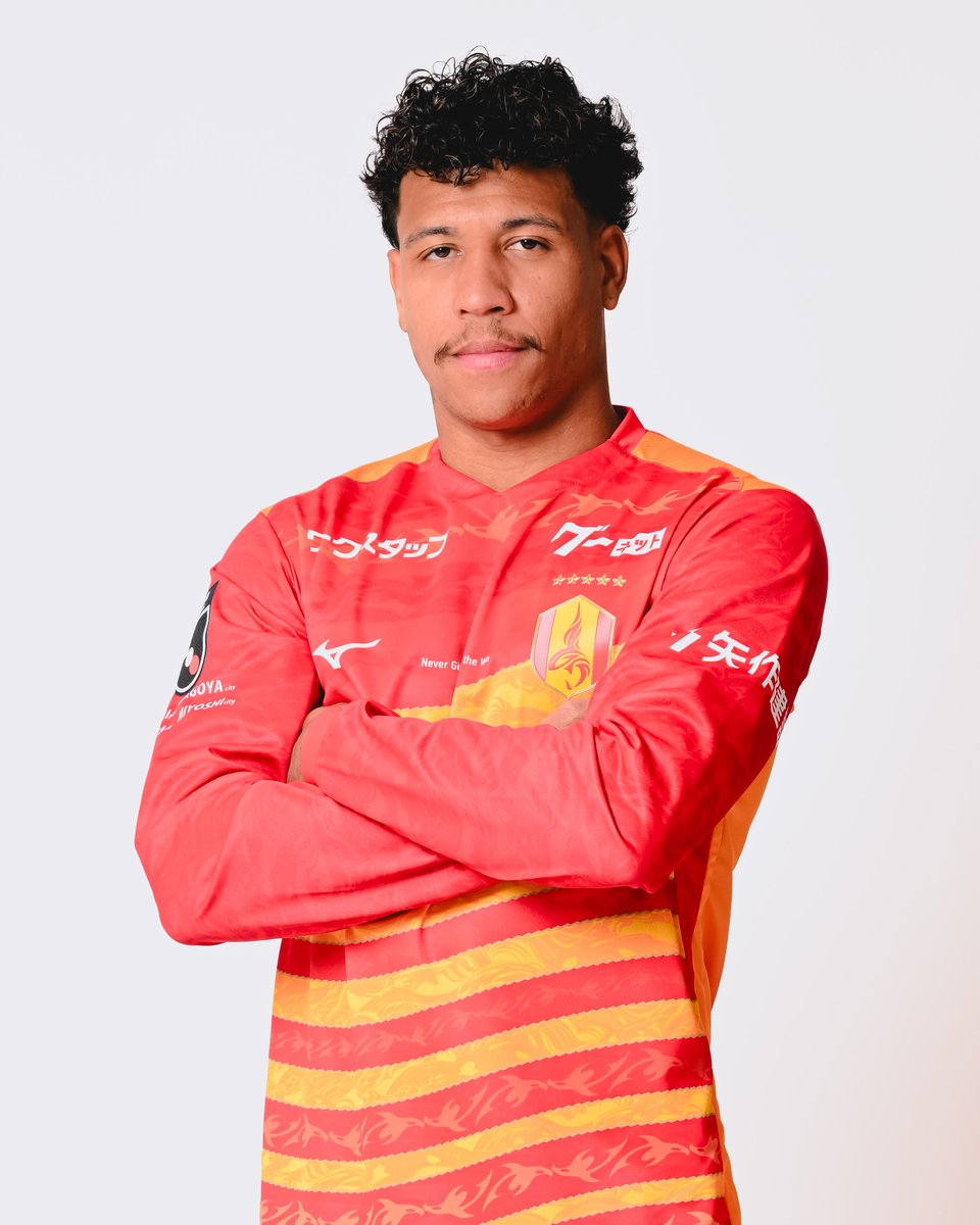 J_League's tweet photo. 🎂 HAPPY BIRTHDAY 🎂

本日1月24日は
名古屋グランパス
マルクス ヴィニシウス 選手の28歳の誕生日です👏

ヴィニシウス選手、
おめでとうございます🎊

@mvinift
@nge_official https://t.co/SKJIeRikOj
