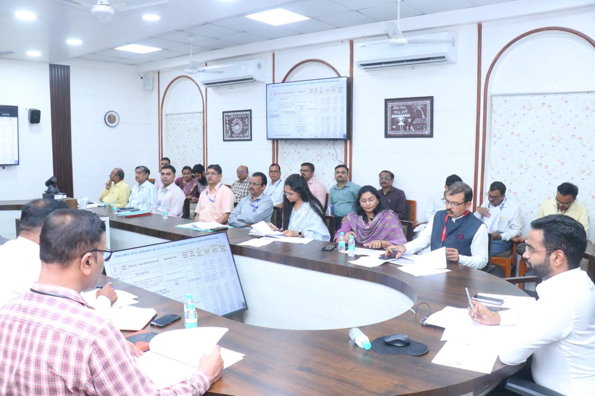 दि. 22 जानेवारी, 2026
जिल्हाधिकारी कार्यालय, जळगाव
जिल्हाधिकारी जळगाव यांच्या अध्यक्षतेखाली जिल्हा वार्षिक योजना (सर्वसाधारण) सन 2026–27 प्रारुप आराखड्याबाबत उर्वरित यंत्रणांची यंत्रणानिहाय आढावा बैठक संपन्न.