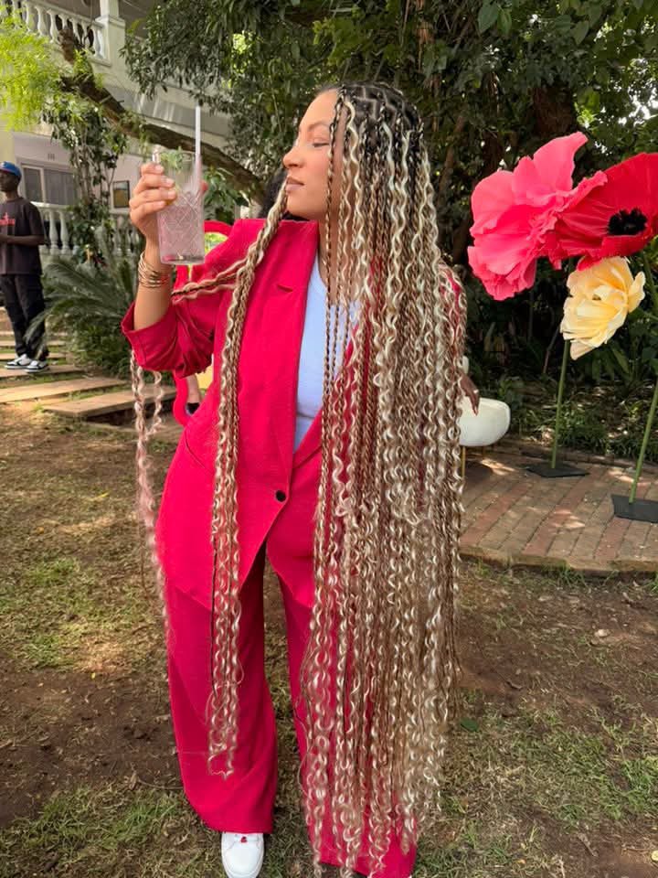 AyandaZung99454's tweet image. Not Ash Bash giving bragging rights🔥🔥🔥see why she will forever be my baby girl

HONOR X9D X ASHLEY OGLE
ASHLEY OGLE X HONOR PHONES
#HonorX9DWithAshley