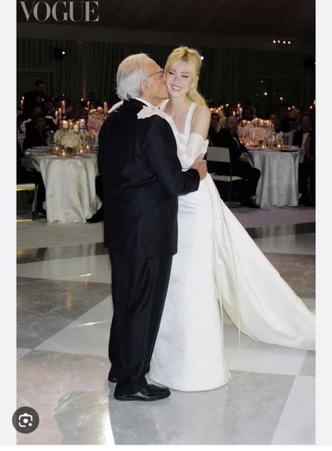 freedom_007__'s tweet image. Victoria Beckham was not the first to dance.

She got up on the dance floor at 11 p.m., after Marc Anthony invited her to the dance floor. 

1st Dance: Brooklyn and Nicola

2nd Dance: Nicola and her evil father

3rd Dance: Brooklyn and his mother, Victoria Beckham.