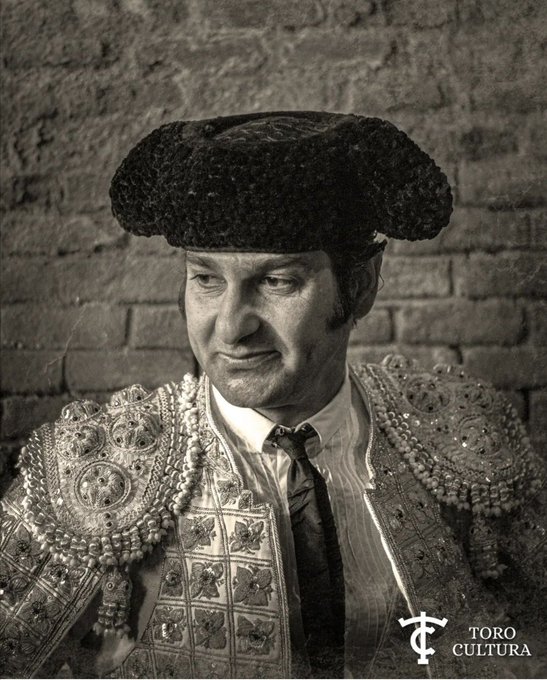 Morante se quitó sin pedir nada ni ganar nada, porque su corazón no daba más de si.
Vuelve porque no entiende la vida sin torear, dispuesto a dar y recibir lo que depare el destino.
No es egoísmo ni cálculo, es puro sentimiento.
#Toros #Cultura #Morante <a href="/zabaladelaserna/">zabala de la serna</a> #Arte