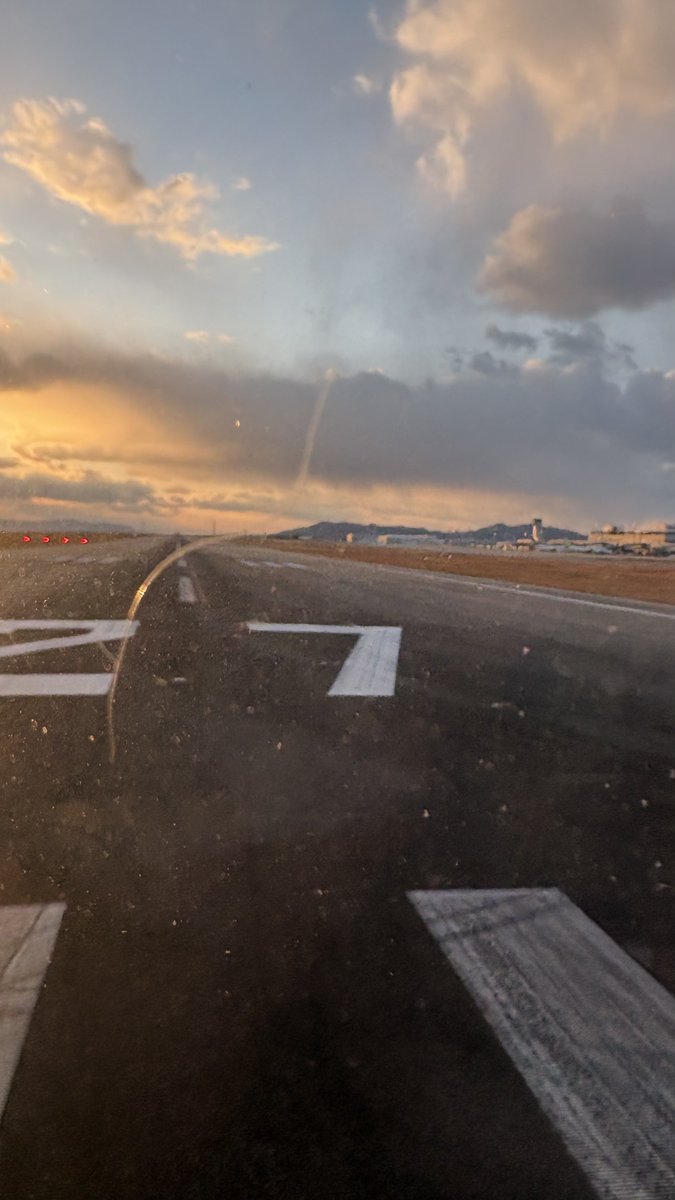 hatisyan's tweet photo. 2026.1/23
UKB-HND
Skymark Airlines-BC112
B737-8FZ(JA73ND) https://t.co/YBV9t6N3CP