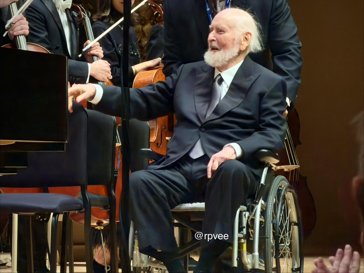 John Williams Attends Boston Performance of His Piano Concerto, January 22, 2026
Concert program, reports and photos at JWFan.com
jwfan.com/?p=16817