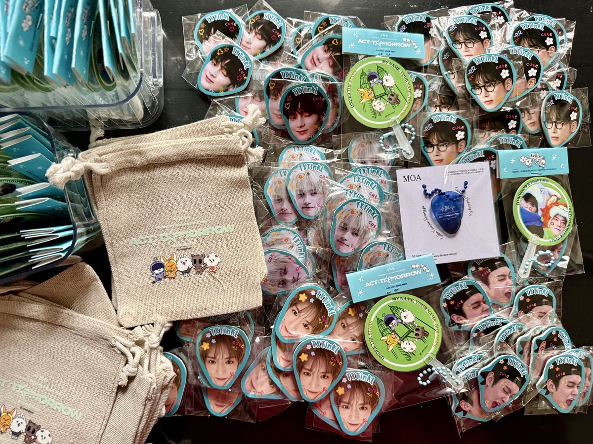 camicajuan's tweet image. #TXTinKL 💫✨ ACT : TOMORROW in KL freebies by @camicajuan

📆 14.02.2026
📍 Axiata Arena (TBD)

🎁 Mini pouch bag &amp;amp; mini fans ➕ 1 random head magnet OR 1 guitar pick
🔁 Open for trade — state your bias &amp;amp; choice
⚠️ Limited Qty, FCFS
